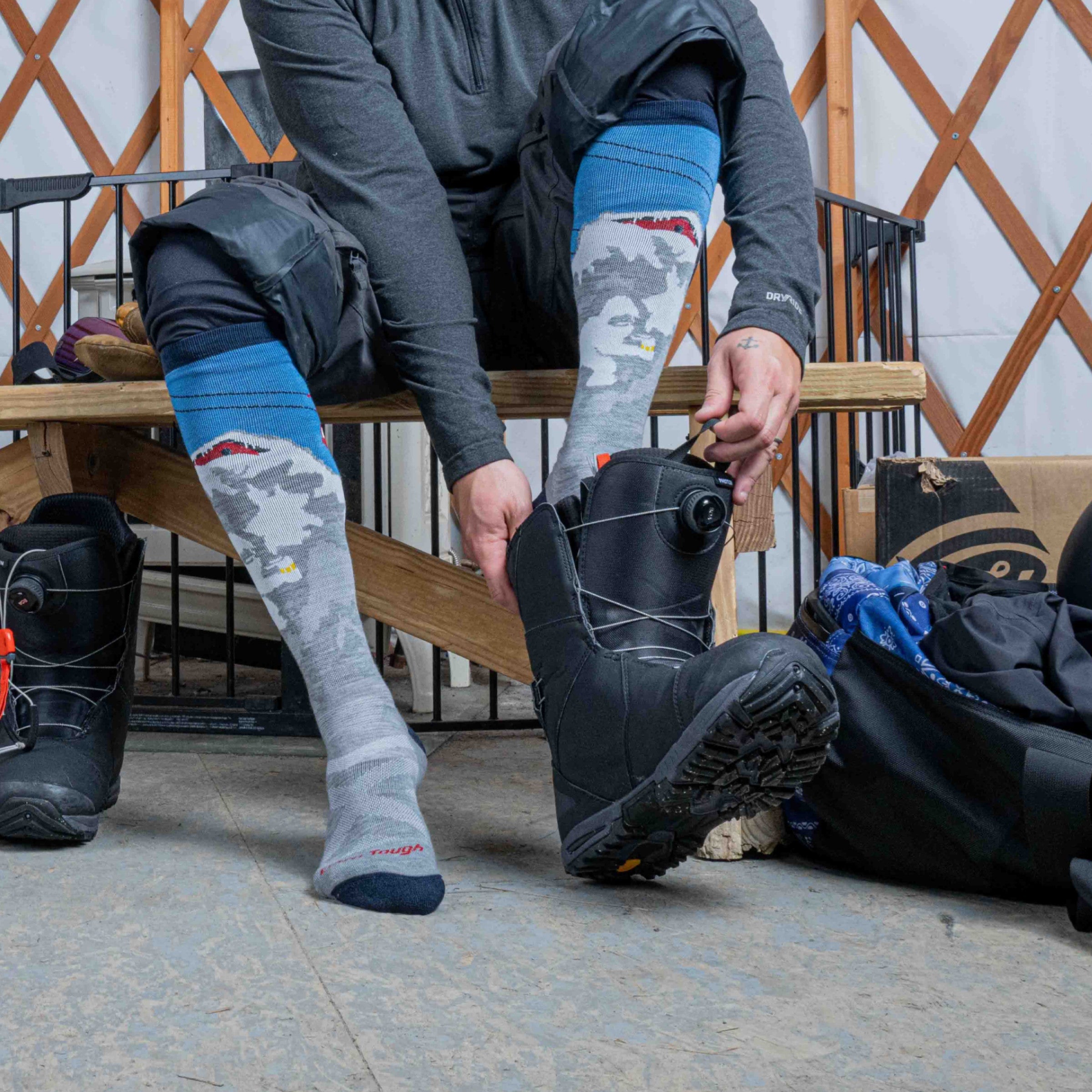 Darn Tough Socks Men's Heady Yeti Over-the-Calf Midweight Ski & Snowboard Socks - Image 2