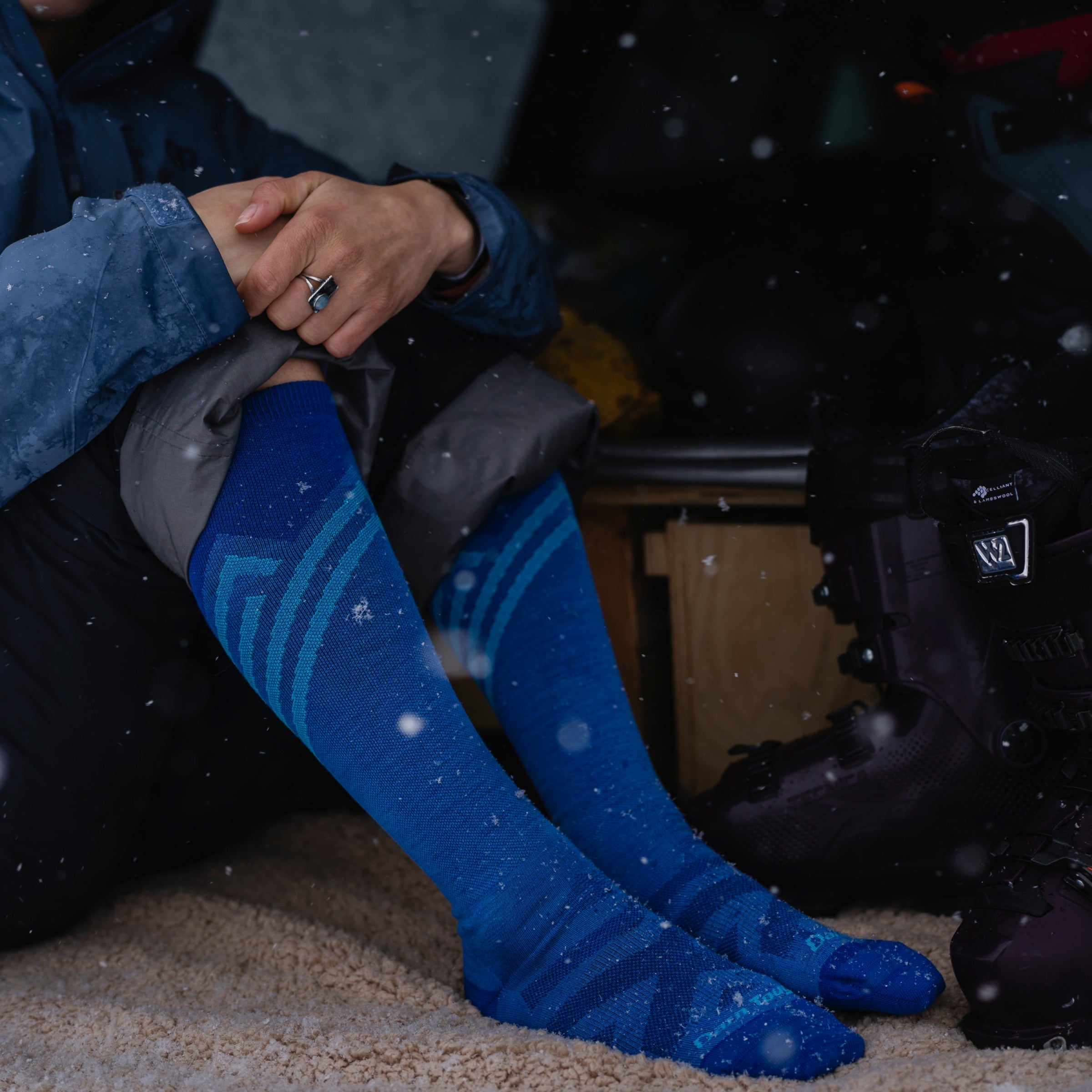 Darn Tough Socks Women's Peaks Over-The-Calf Ultra-Lightweight Ski & Snowboard Sock-Last Chance - Image 4