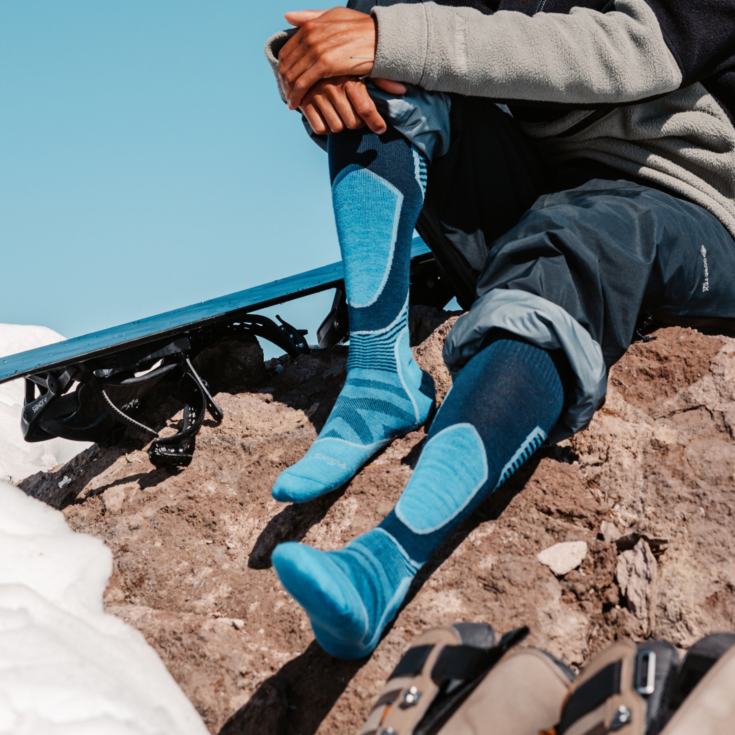 Darn Tough Socks Men's Outer Limits Over-the-Calf Lightweight Ski & Snowboard Socks - Image 3