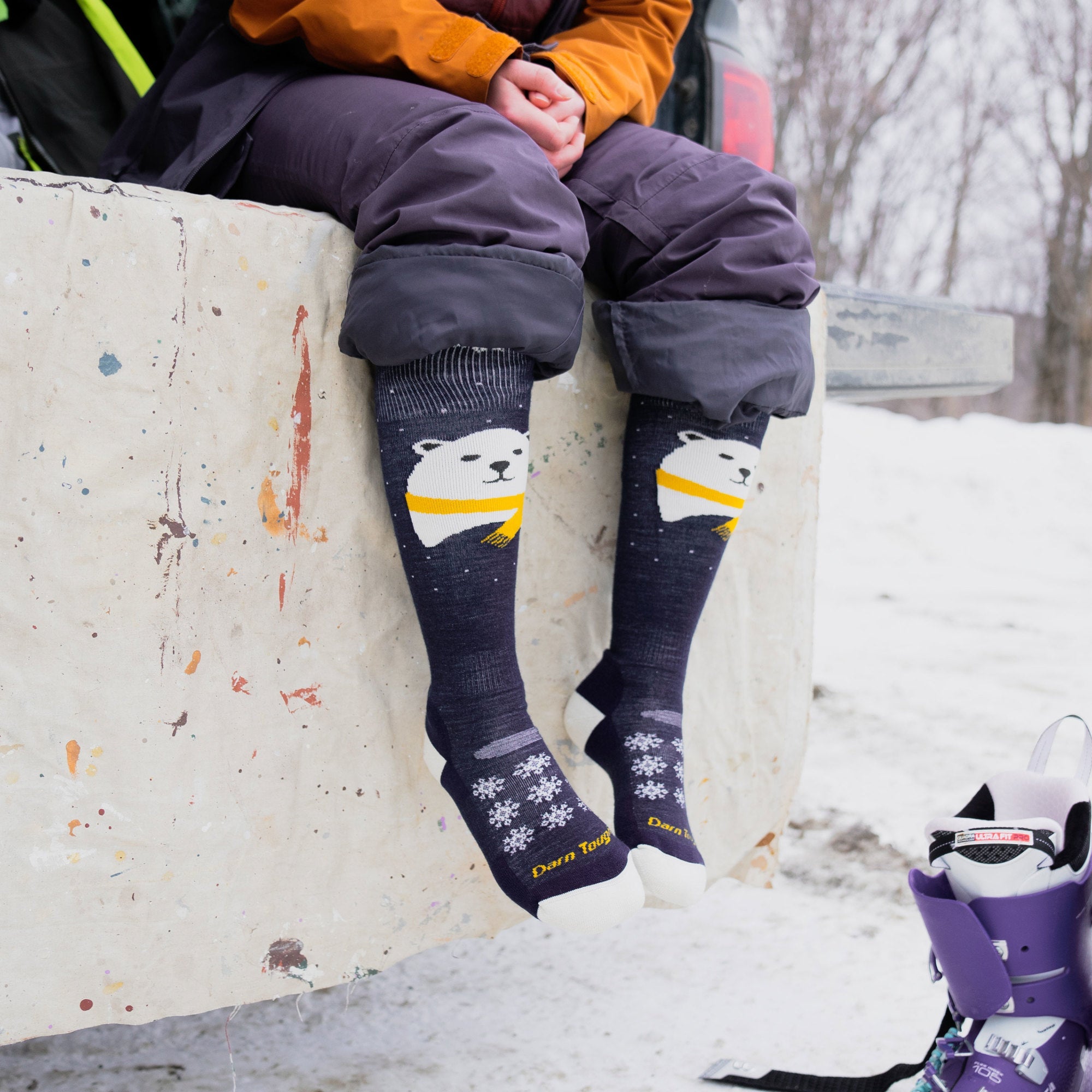 Darn Tough Socks Kids Polar Bear Over-the-Calf Midweight Ski & Snowboard Socks - Image 5