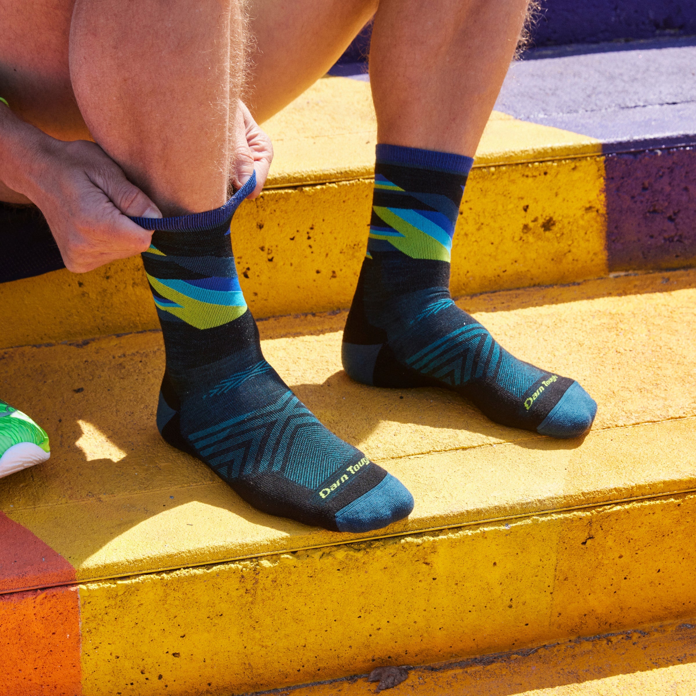Darn Tough Socks Men's Bolt Micro Crew Ultra-Lightweight Running Socks - Image 2