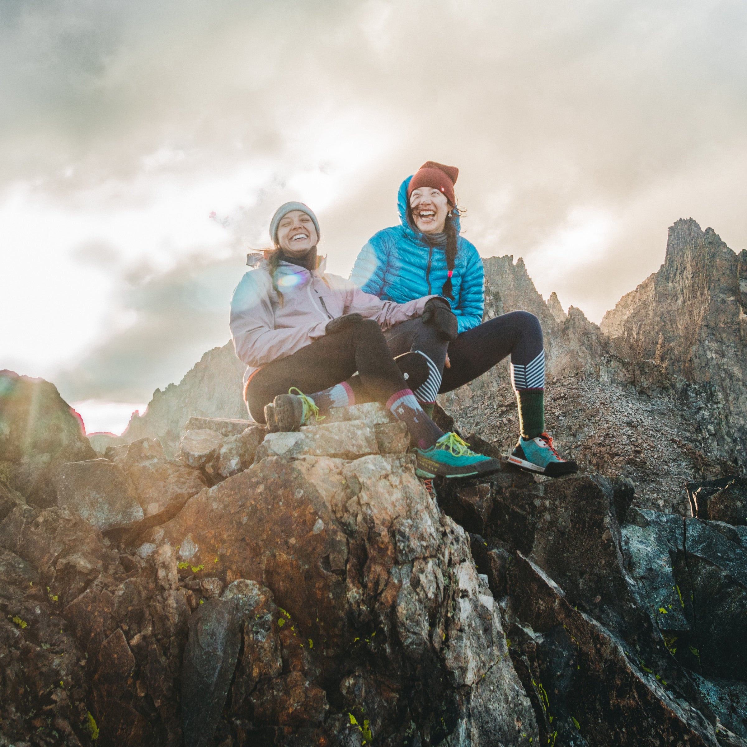 Darn Tough Socks Women's Bear Town Micro Crew Lightweight Hiking Socks - Image 12