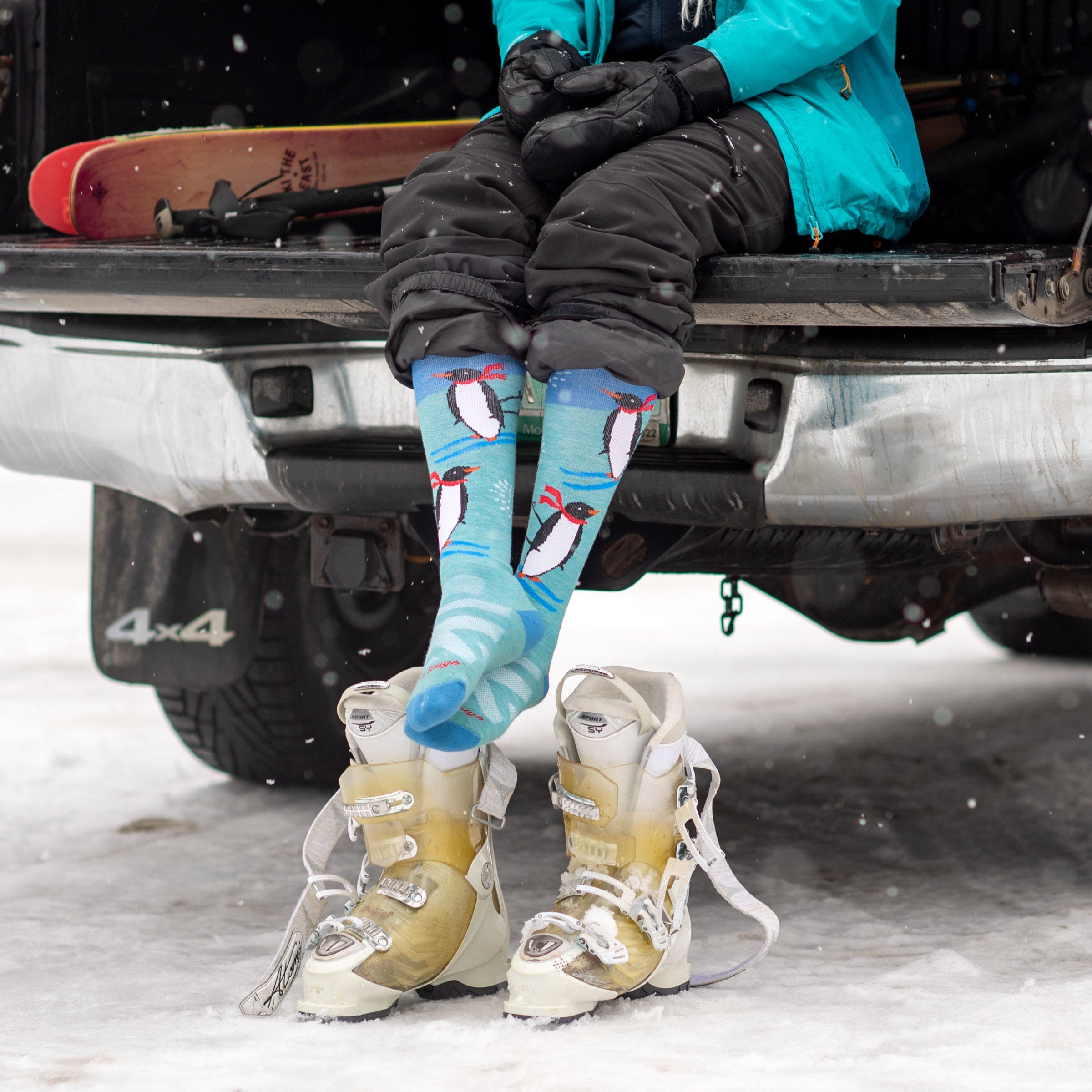 Darn Tough Socks Women's Penguin Peak Over-The-Calf Midweight Ski & Snowboard Sock-Last Chance - Image 4