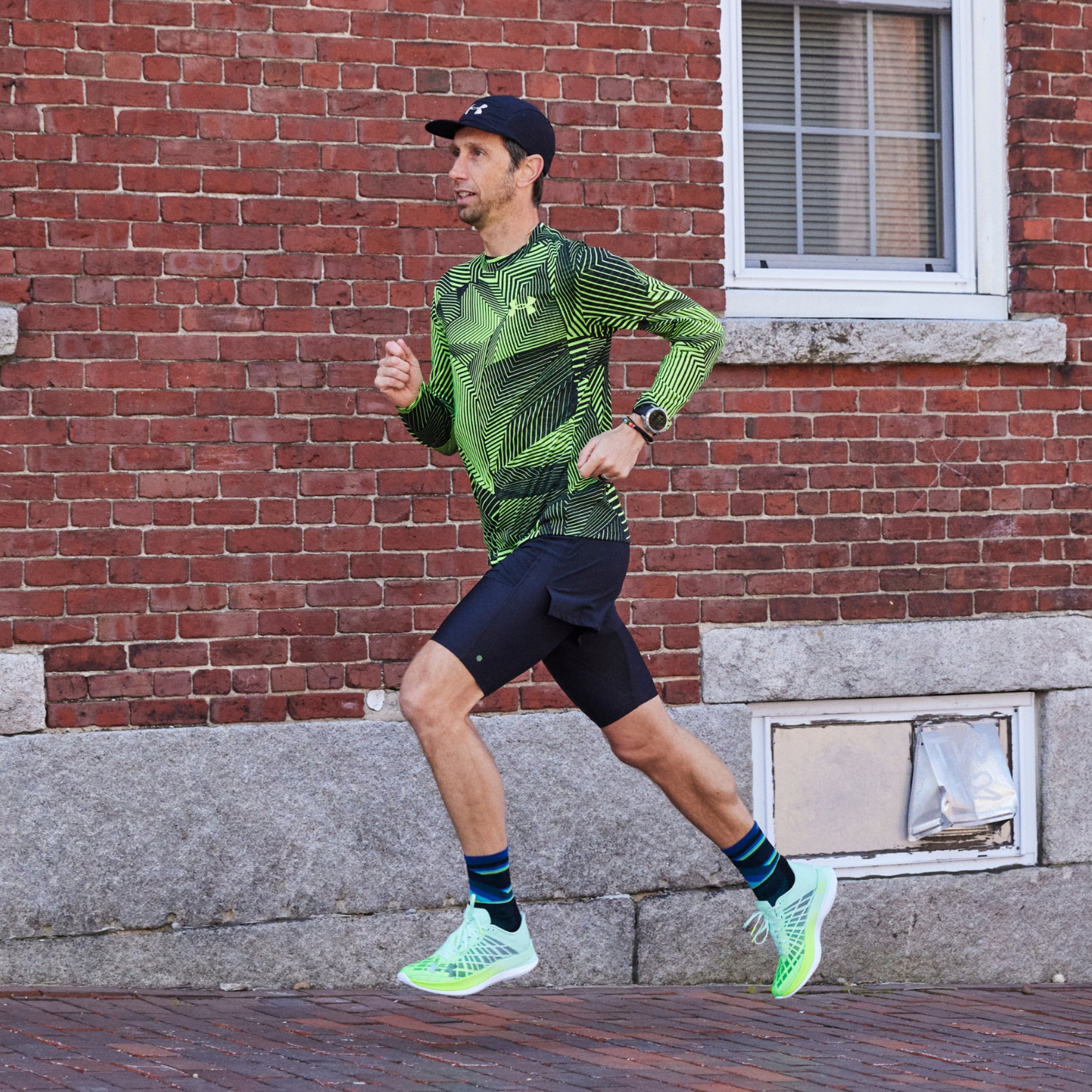 Darn Tough Socks Men's Bolt Micro Crew Ultra-Lightweight Running Socks - Image 4