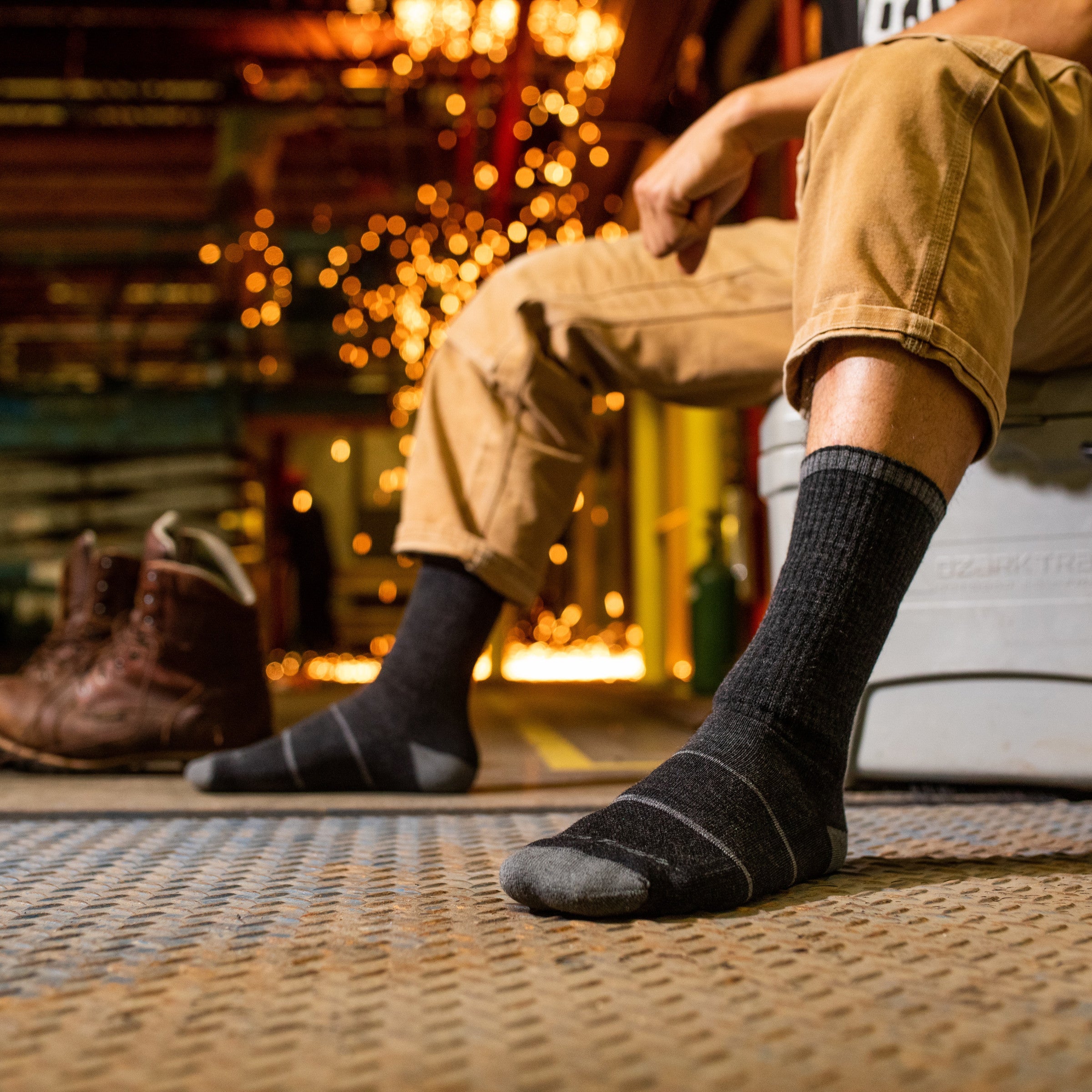 Darn Tough Socks Men's William Jarvis Boot Midweight Work Sock - Image 2