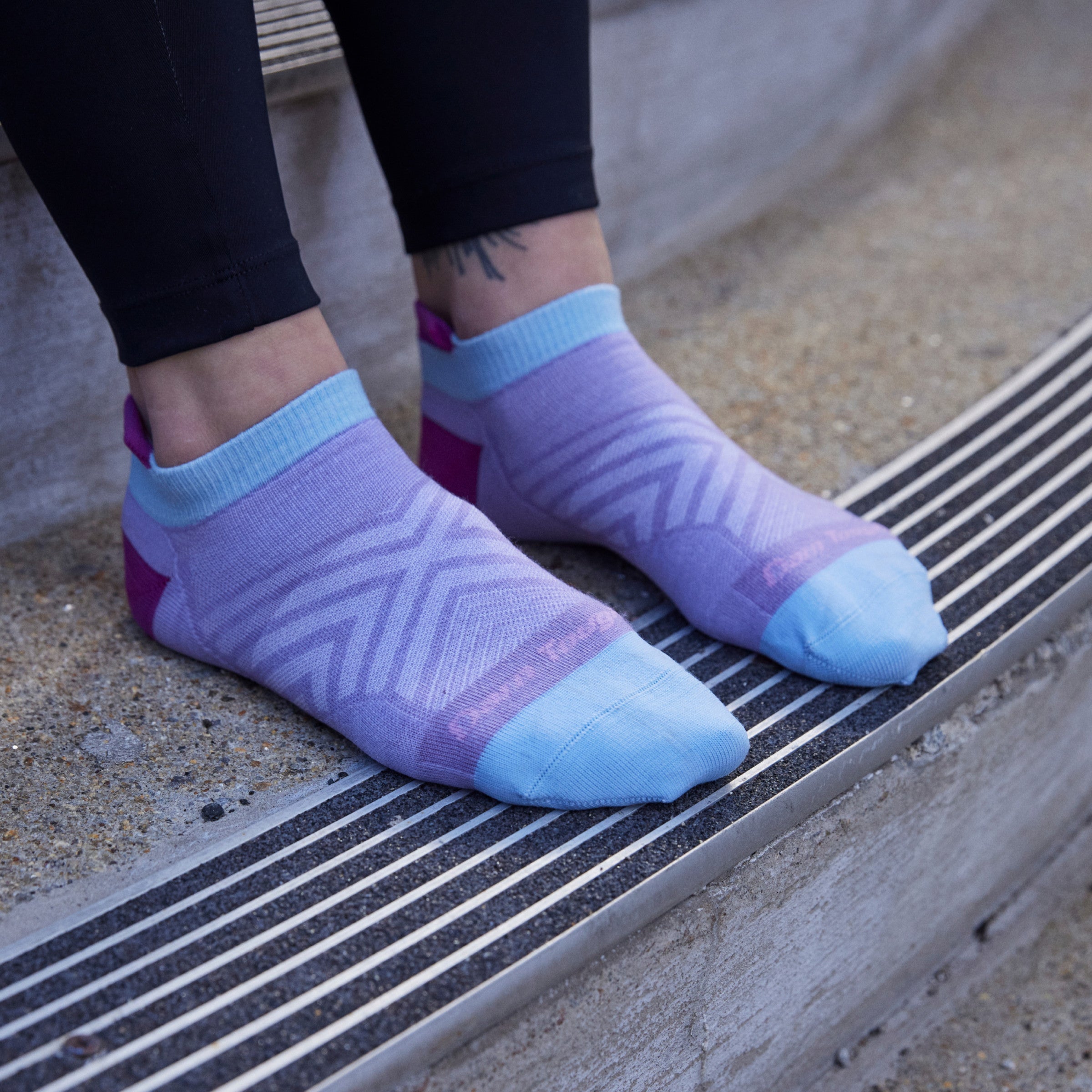 Darn Tough Socks Women's Ultra-Lightweight Run No Cushion 2-Pack - Image 5