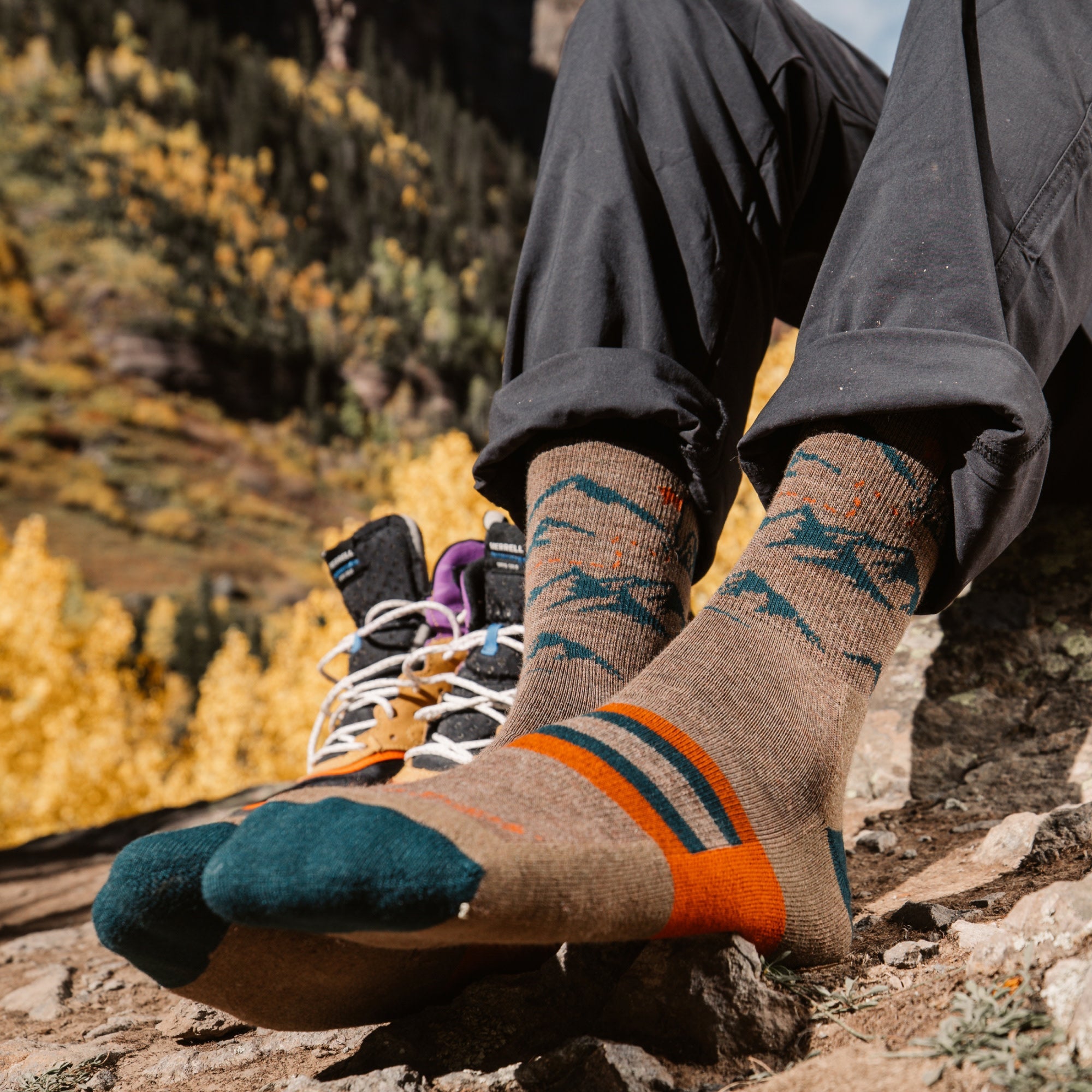 Darn Tough Socks Men's Hike Hike Hut Micro Crew Midweight Hiking Socks-Last Chance - Image 3