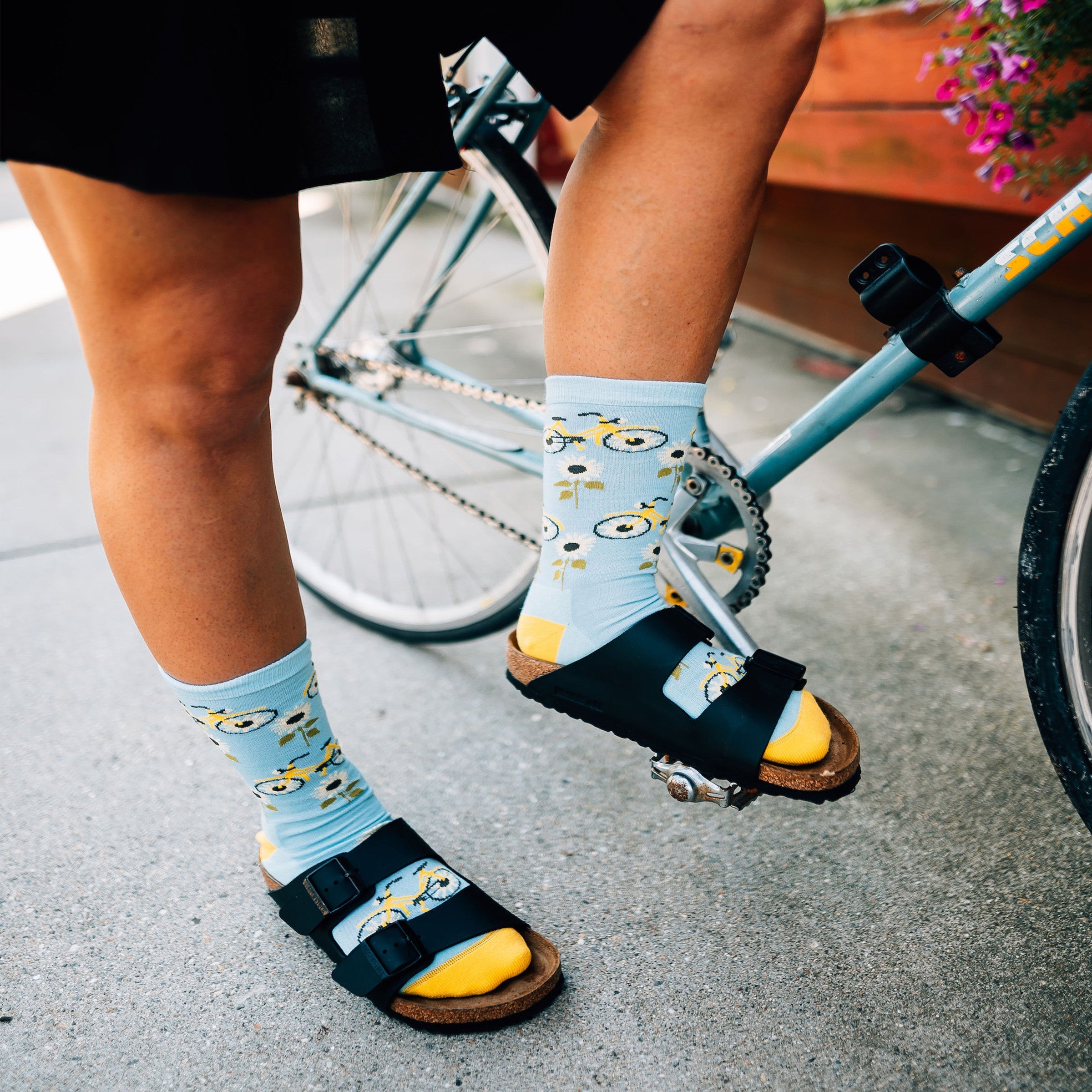 Darn Tough Socks Women's Sun Pedal Crew Lightweight Lifestyle Sock-Last Chance - Image 6