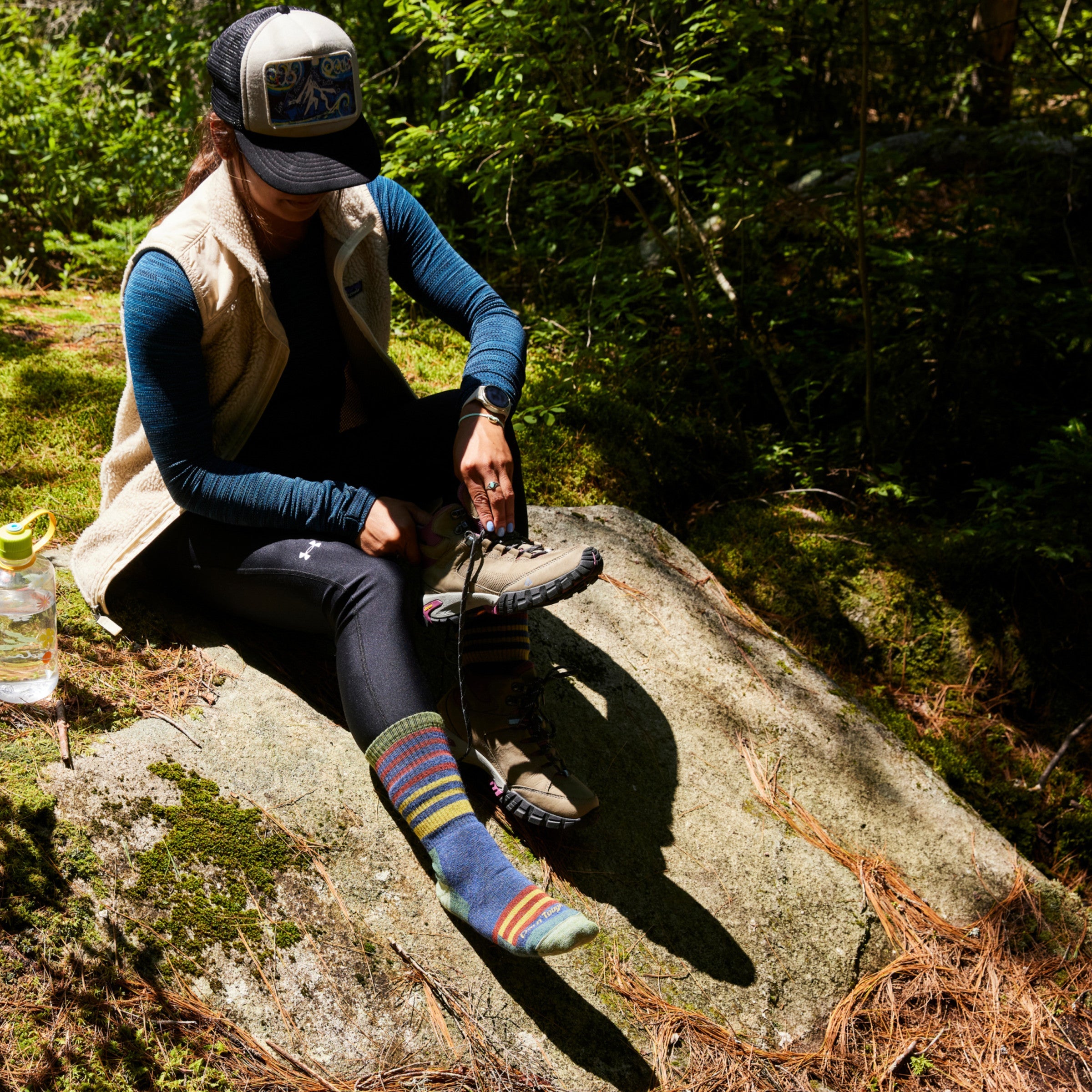 Darn Tough Socks Women's Gatewood Boot Midweight Hiking Socks - Image 8