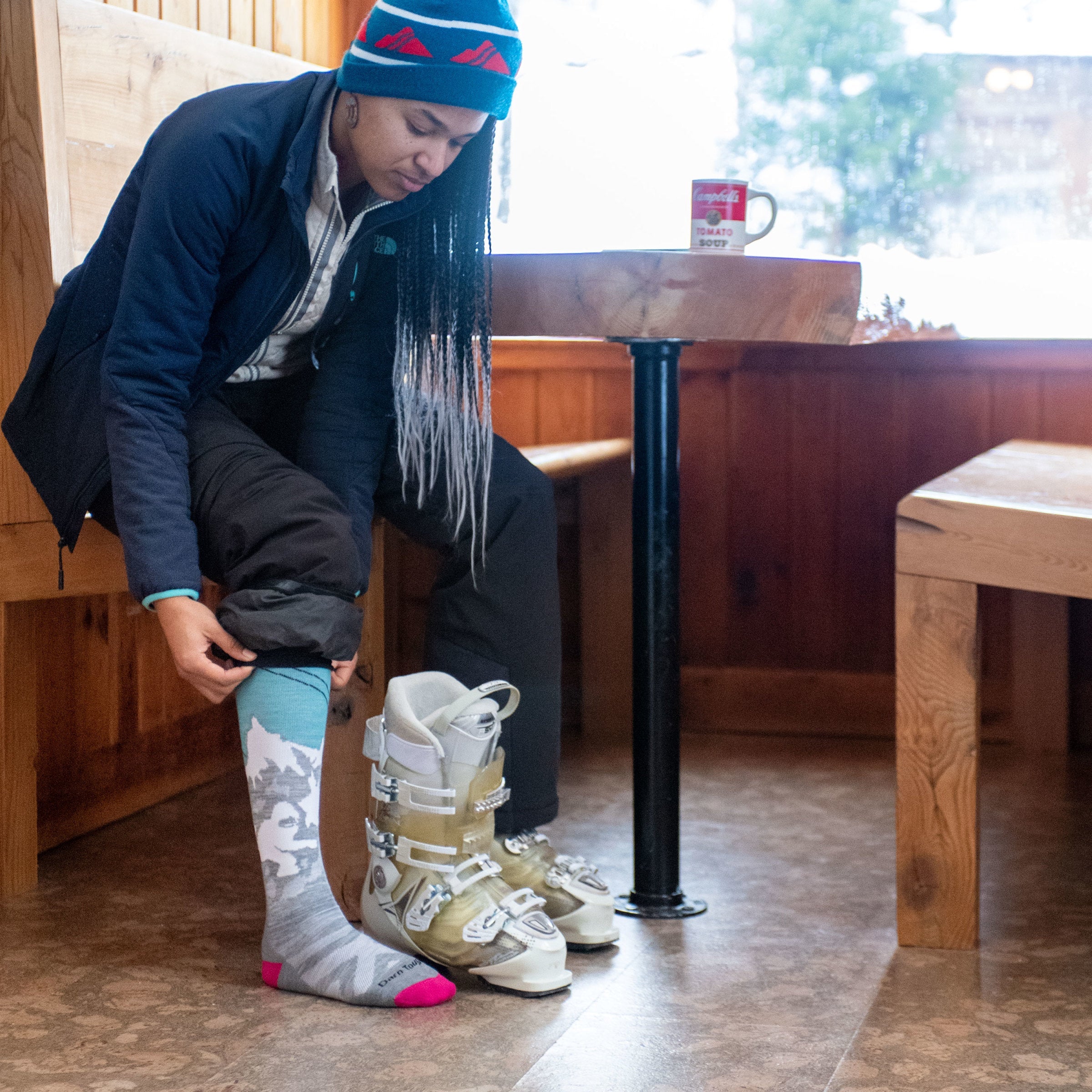 Darn Tough Socks Women's Yeti Over-the-Calf Midweight Ski & Snowboard Socks - Image 4