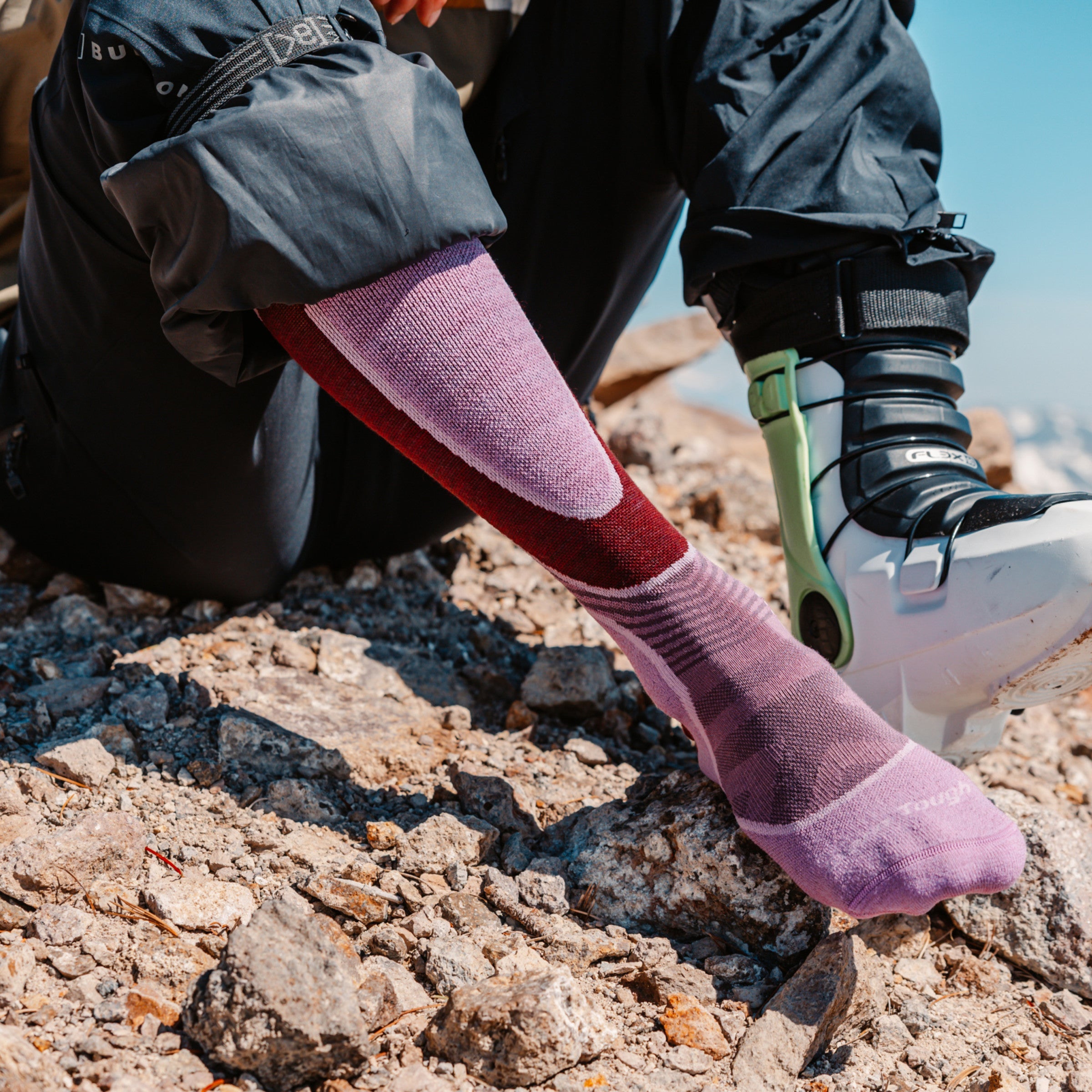 Darn Tough Socks Women's Outer Limits Over-the-Calf Lightweight Ski & Snowboard Socks - Image 3