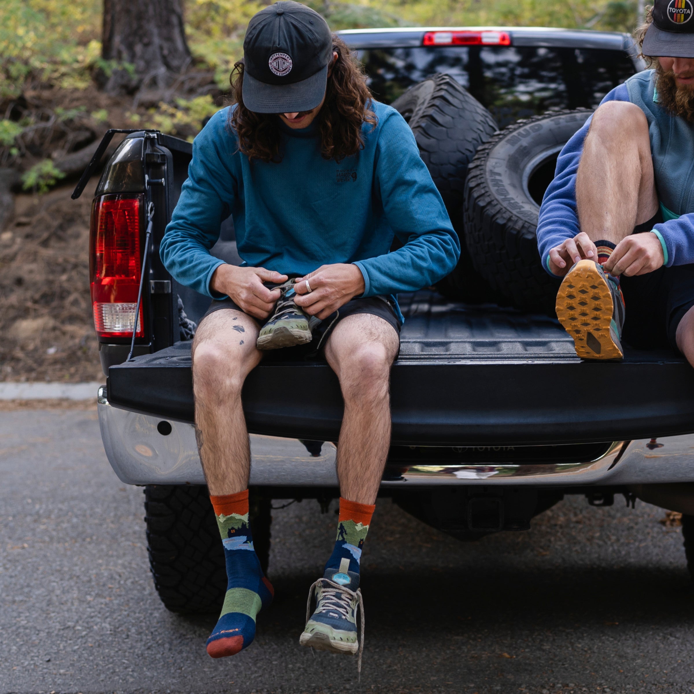 Darn Tough Socks Men's Close Encounters Micro Crew Midweight Hiking Socks - Image 3