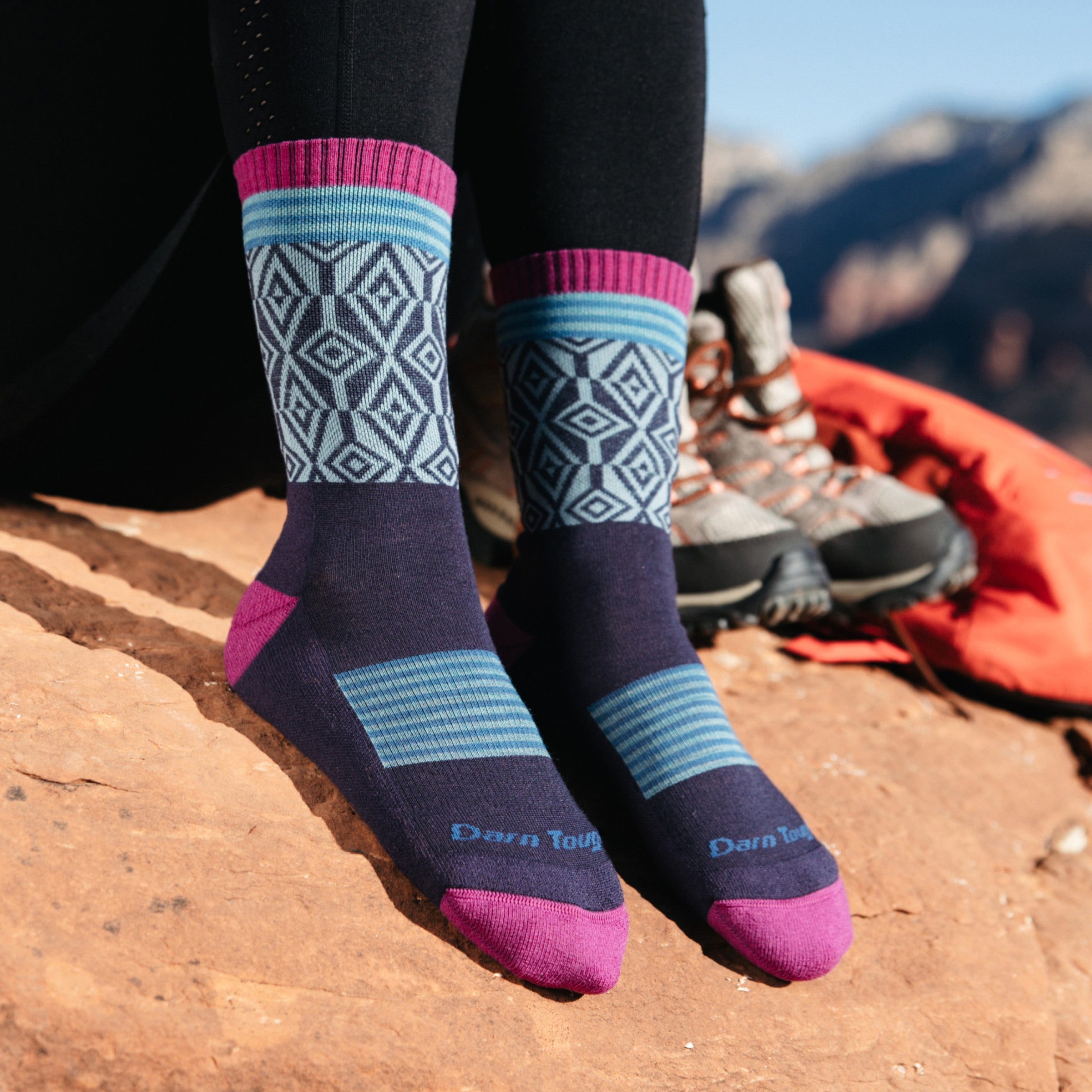 Darn Tough Socks Women's Sobo Micro Crew Lightweight Hiking Socks - Image 8
