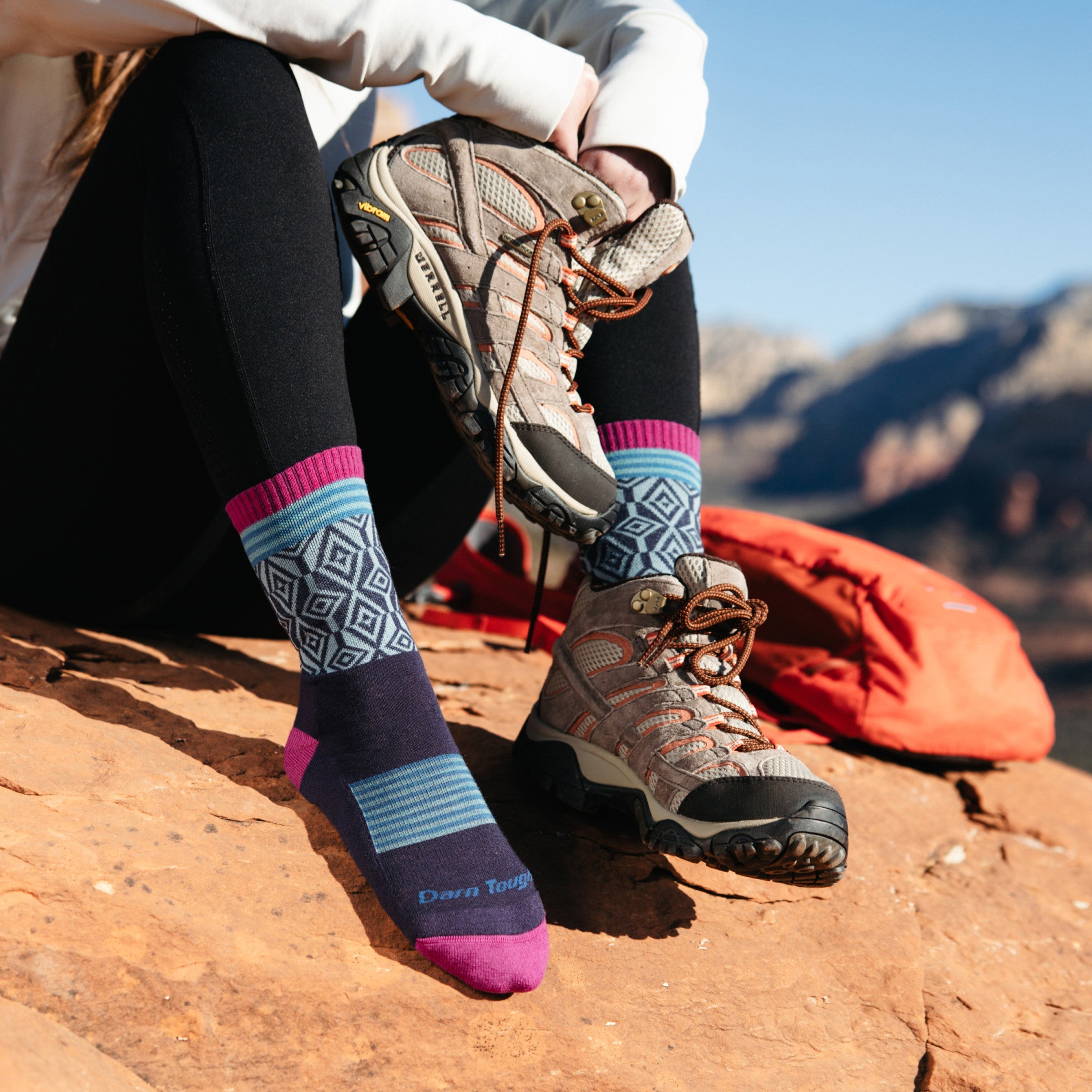 Darn Tough Socks Women's Sobo Micro Crew Lightweight Hiking Socks - Image 10