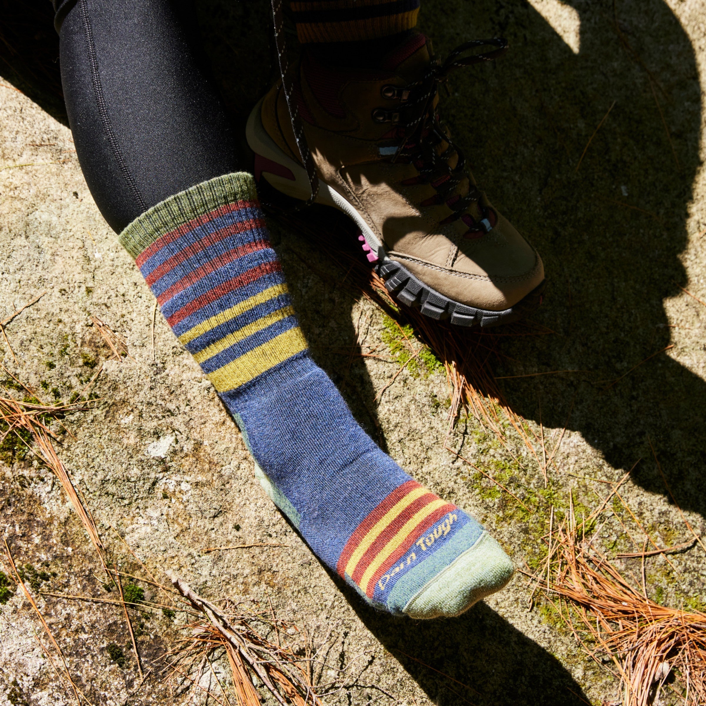 Darn Tough Socks Women's Gatewood Boot Midweight Hiking Socks - Image 7