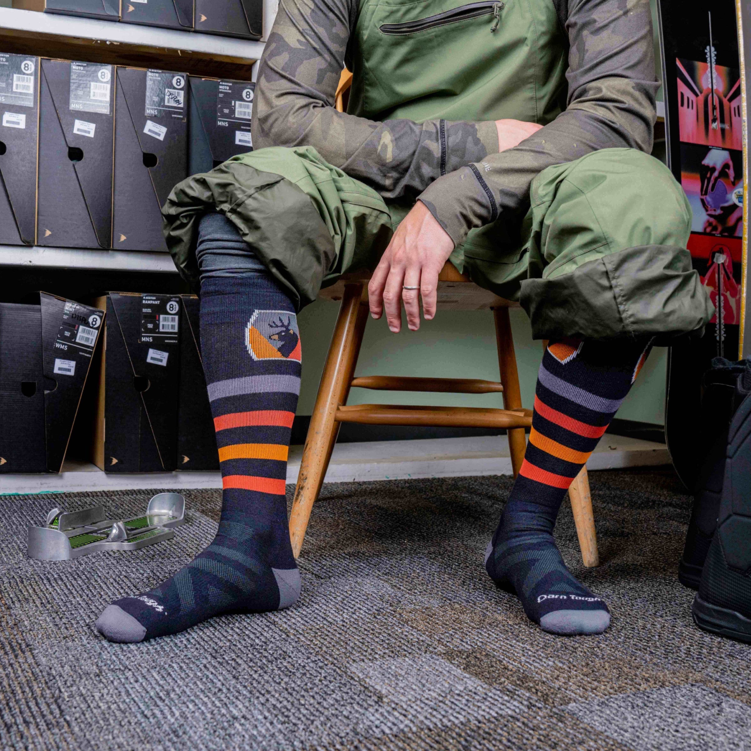 Darn Tough Socks Men's Thermolite® Beer Badge Over-the-Calf Midweight Ski & Snowboard Socks - Image 2