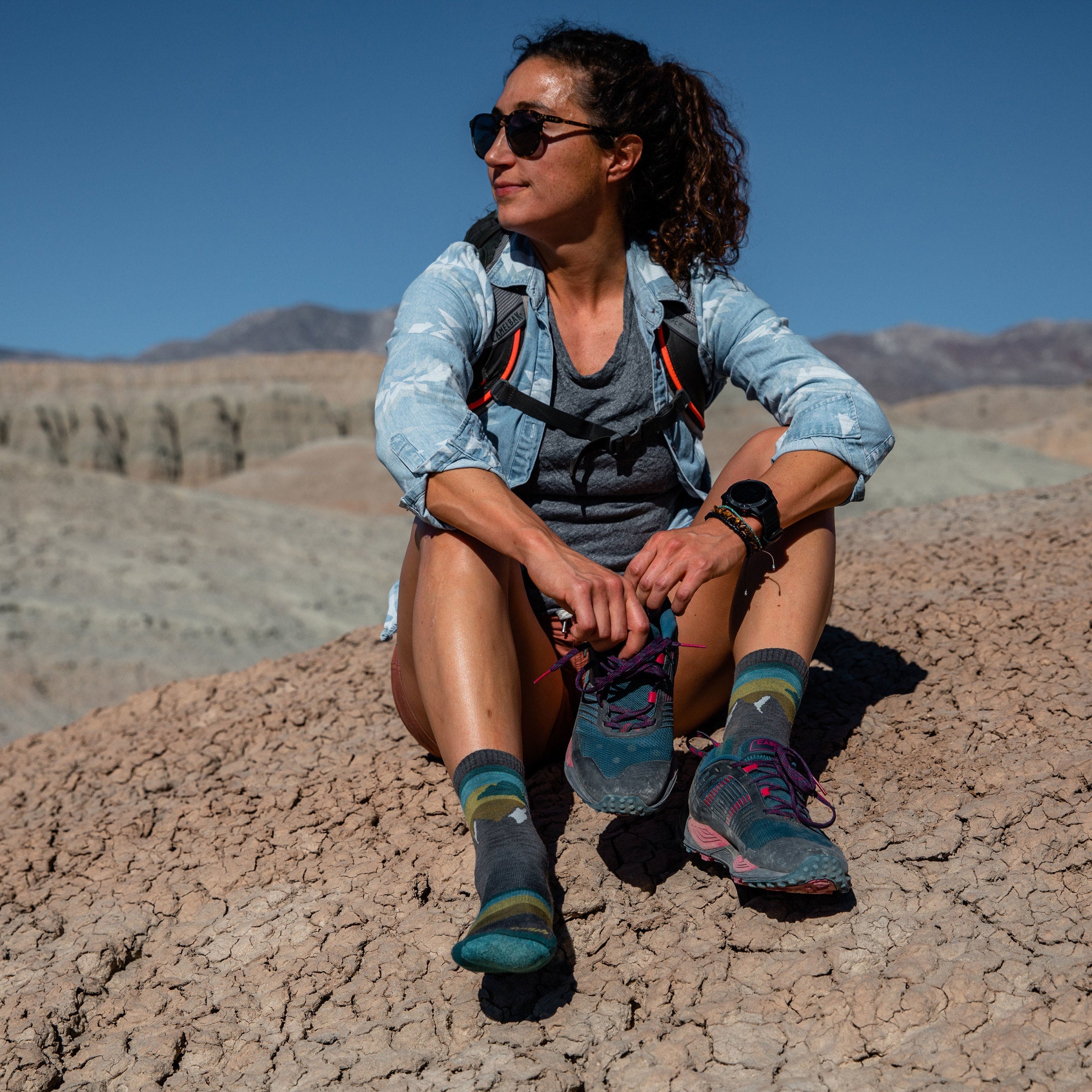 Darn Tough Socks Women's Sunset Ledge Micro Crew Lightweight Hiking Socks - Image 3