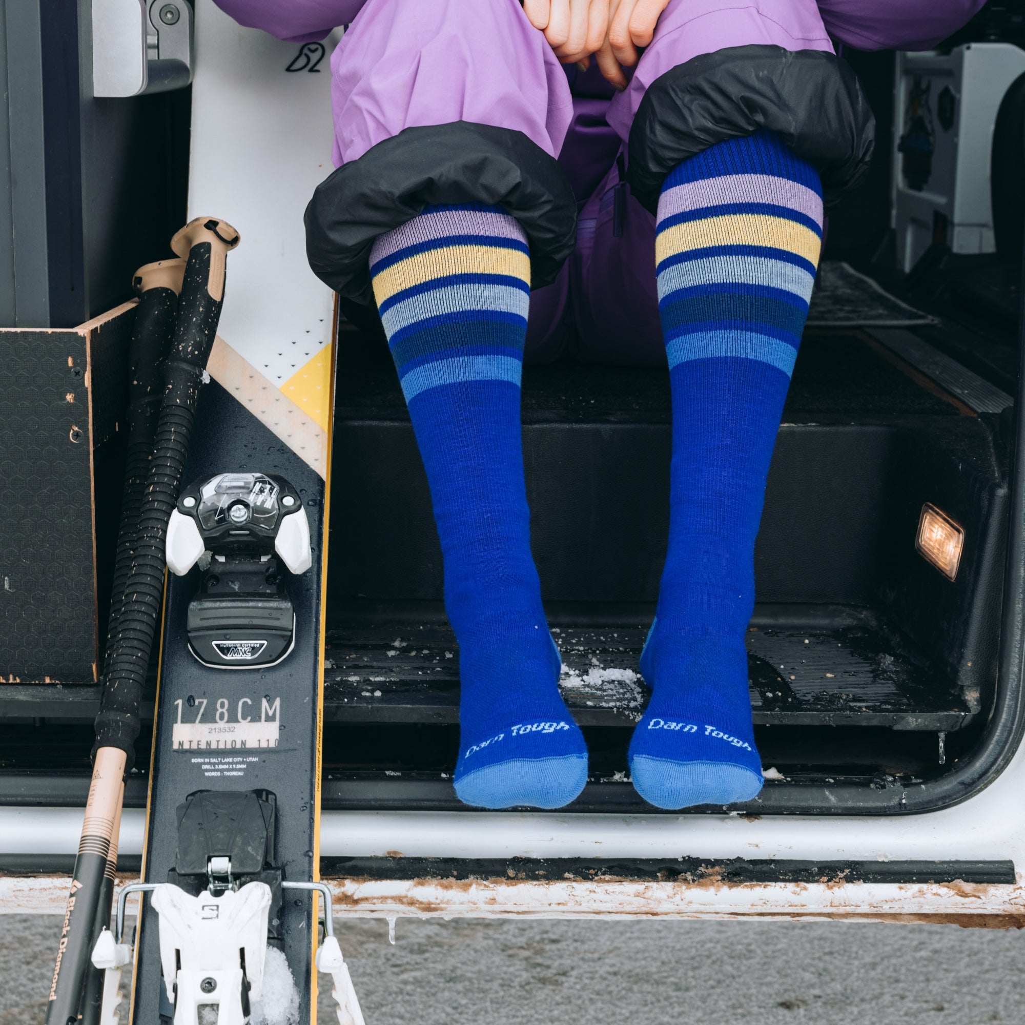 Darn Tough Socks Women's Limited Edition Snowburst Over-the-Calf Midweight Ski & Snowboard Socks - Image 3