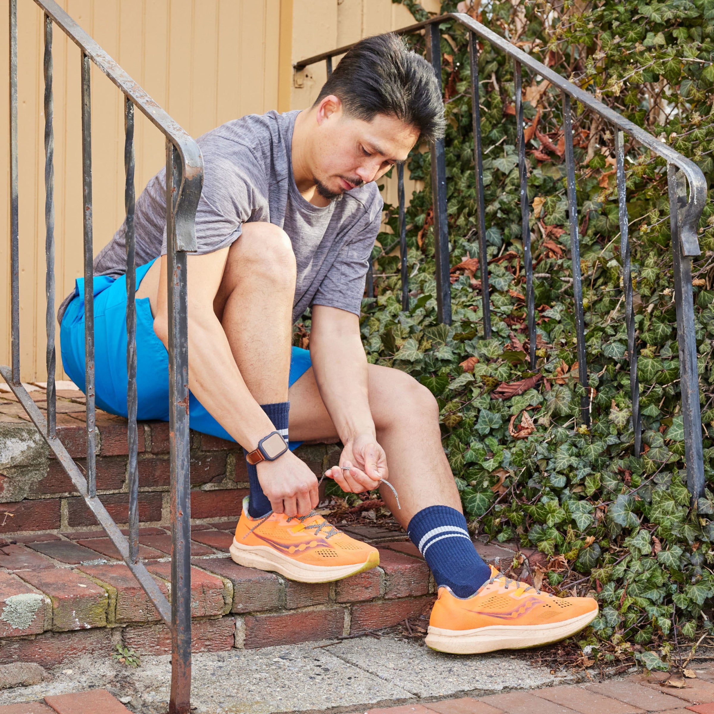 Darn Tough Socks Men's Element Micro Crew Lightweight Running Socks - Image 9